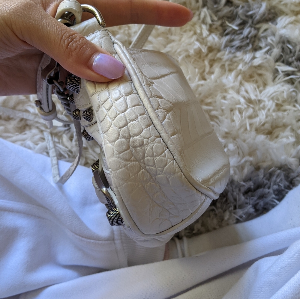 Balenciaga mini bag: LE CAGOLE MINI BAG WITH CHAIN CROCODILE EMBOSSED - Picture 6 of 10